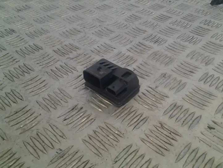 BMW 3 F30 F35 F31 (2012 - 2018) 857008702 Реле накала свечей — фото 1