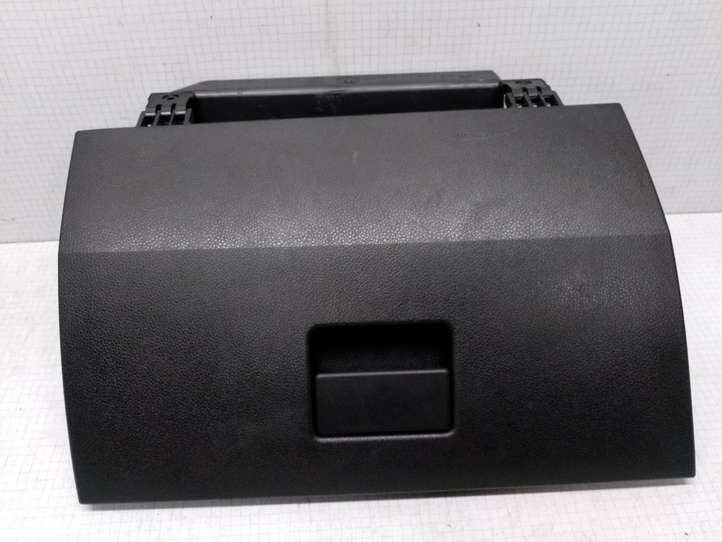 Ford Fiesta (2000 - 2005)  2S61A06024ADW Крышка ящика для вещей (бардачка)