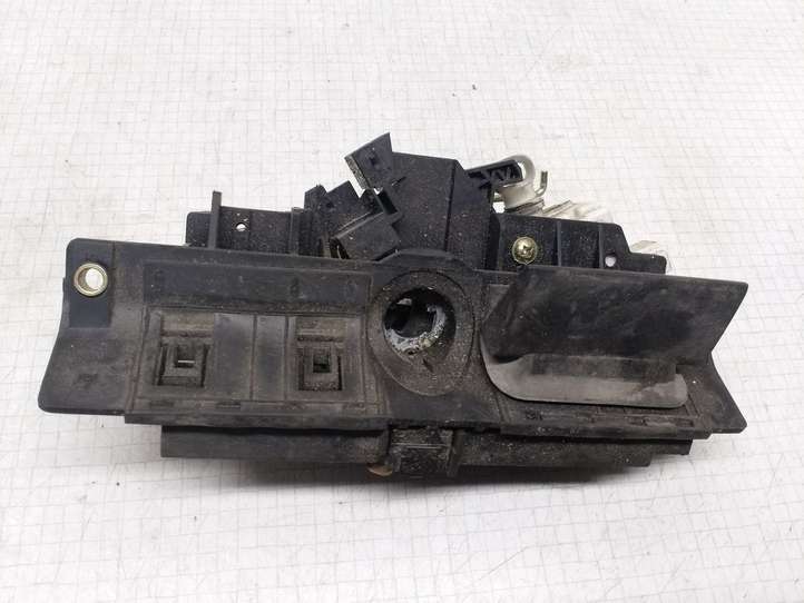 Audi A6 (1997 - 2001)  8D9827565H Ручка задней крышки