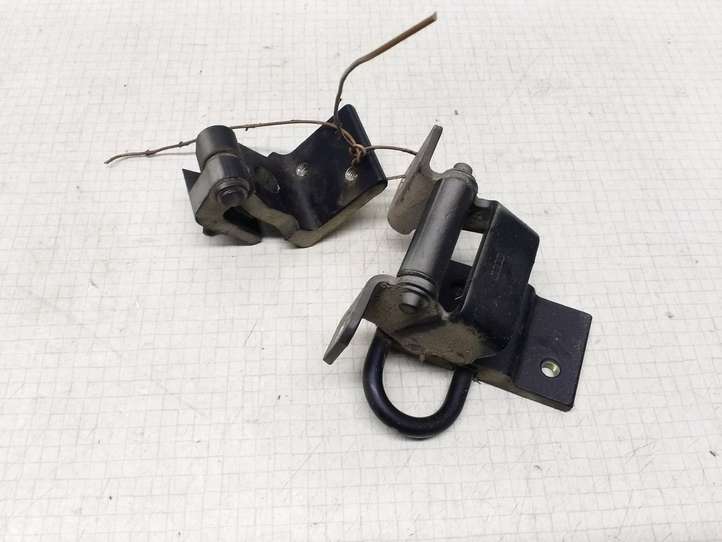 Audi A4 (1999 - 2001)  4A0833411C  Комплект петель задней двери
