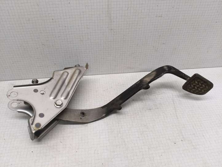 Toyota Avensis T250 (2003 - 2006)  16092A01 Педаль сцепления