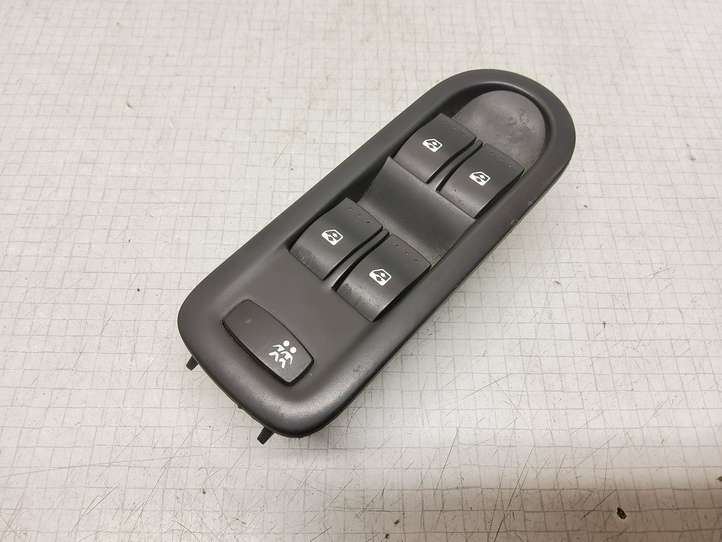 Renault Megane II (2002 - 2005)  156018070 Кнопка стеклоподъемников