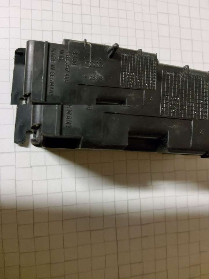 Audi A4 (1999 - 2001)  4B0857406 Другая деталь отделки задний дверей