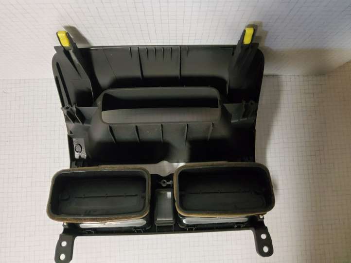 Toyota Avensis T250 (2003 - 2006)  8494 Центральный дефлектор