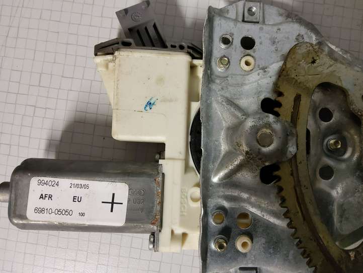 Toyota Avensis T250 (2003 - 2006)  6981005050 Передний комплект электрического механизма для подъема окна