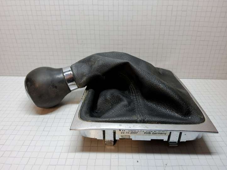 Volkswagen PASSAT B6 (2005 - 2010)  3C0711113E Отделка рычага переключения передач (кожа, головка)