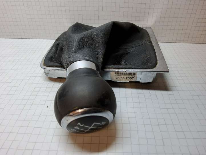 Volkswagen PASSAT B6 (2005 - 2010)  3C0711113E Отделка рычага переключения передач (кожа, головка)