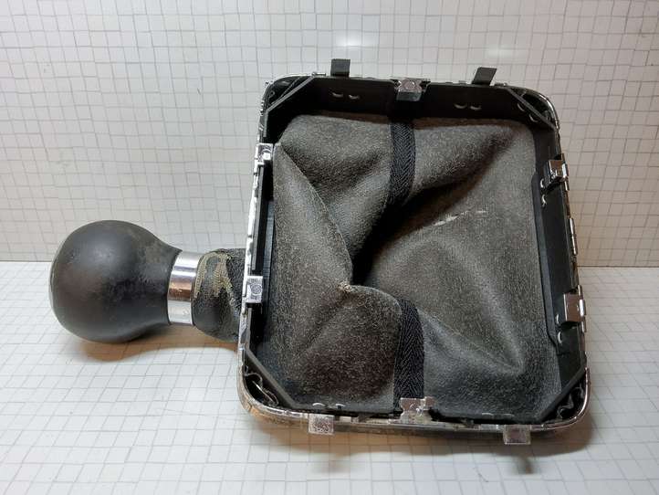 Volkswagen PASSAT B6 (2005 - 2010)  3C0711113E Отделка рычага переключения передач (кожа, головка)