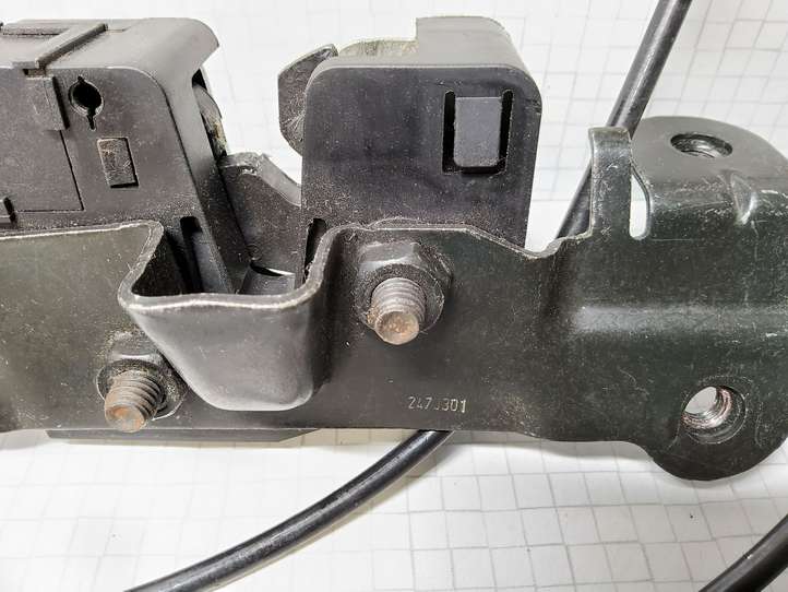 Volvo S60 (2000 - 2004)  2470301 Замок опоры спинки сиденья