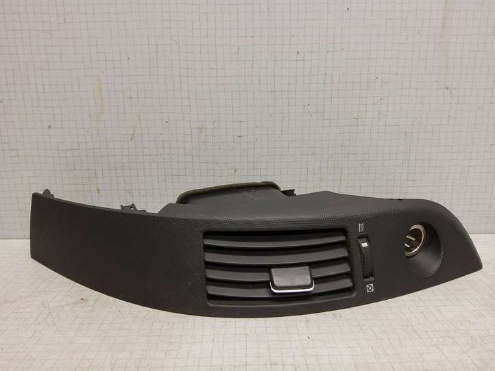 Toyota Corolla Verso E121 (2004 - 2007)  6556444010 Центральный дефлектор
