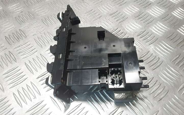 Land Rover Range Rover (2005 - 2009)   Кнопка стеклоподъемников
