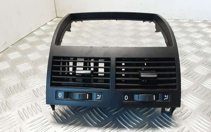 Volkswagen Touareg I (2002 - 2010)  7L6819727 Центральный дефлектор