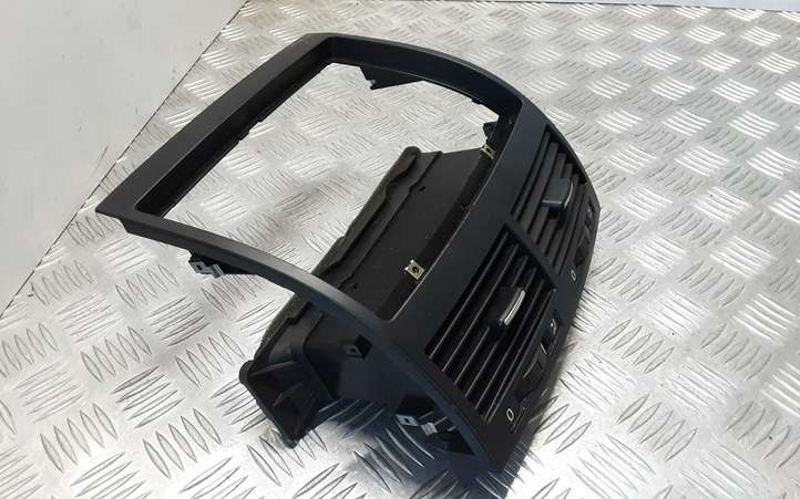 Volkswagen Touareg I (2002 - 2010)  7L6819727 Центральный дефлектор