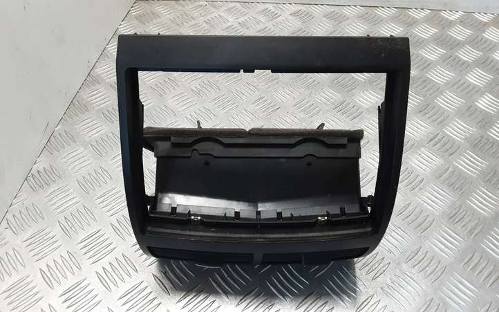 Volkswagen Touareg I (2002 - 2010)  7L6819727 Центральный дефлектор