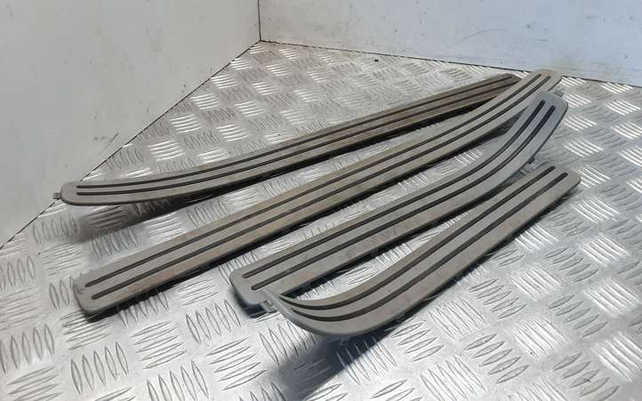 Volkswagen Touareg I (2002 - 2010)  7L0853794 Комплект обшивки порога (внутренний)