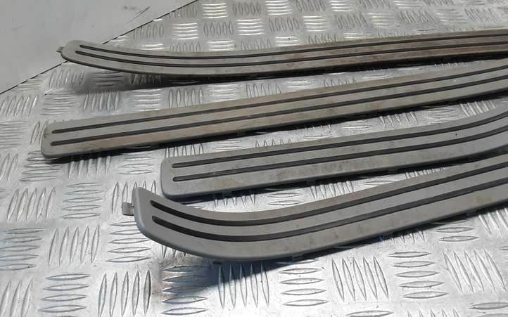 Volkswagen Touareg I (2002 - 2010)  7L0853794 Комплект обшивки порога (внутренний)
