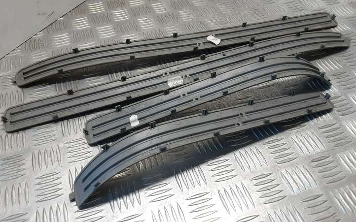 Volkswagen Touareg I (2002 - 2010)  7L0853794 Комплект обшивки порога (внутренний)