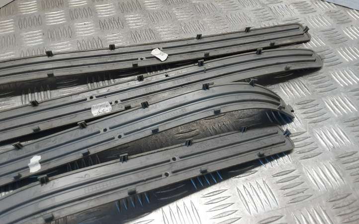 Volkswagen Touareg I (2002 - 2010)  7L0853794 Комплект обшивки порога (внутренний)
