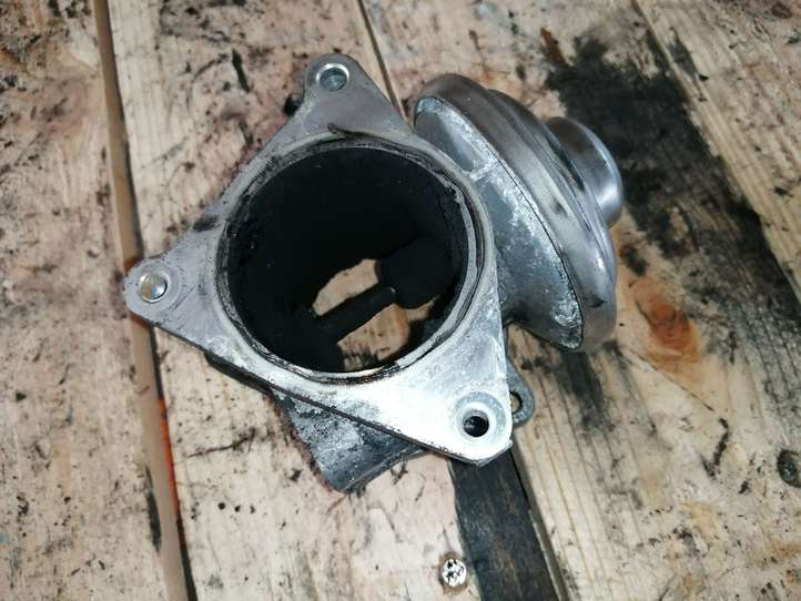 Volkswagen Touran I (2003 - 2010)  038131501S Клапан EGR