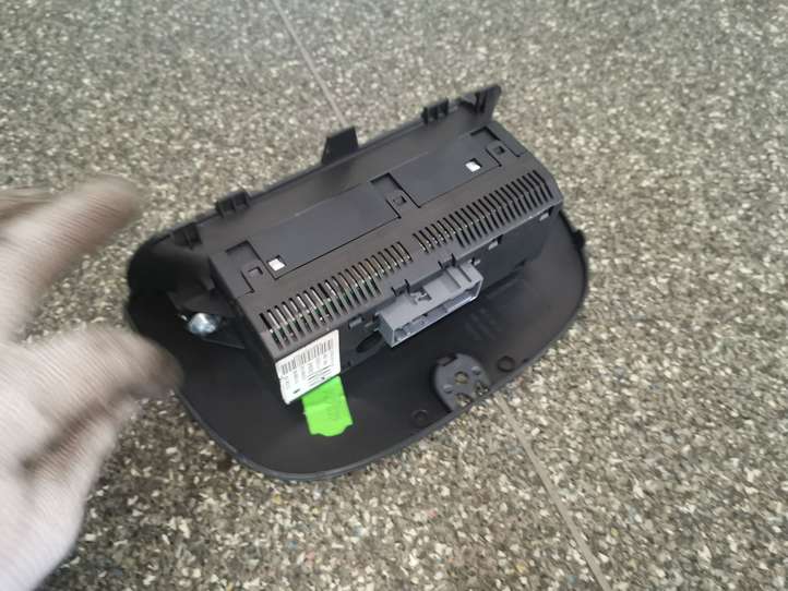 Opel Meriva (2002 - 2006)  13208191 Экран/ дисплей / маленький экран