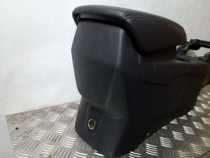 Ford Focus (2011 - 2015)  BM51A045A06 Подлокотник