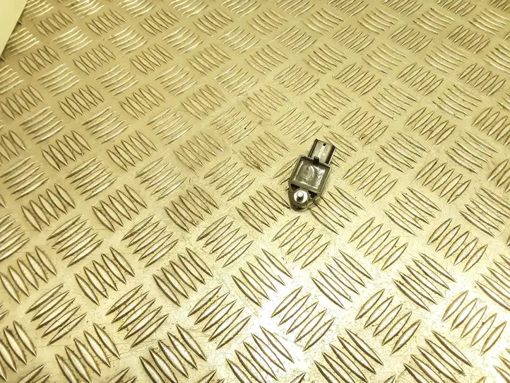 Toyota Corolla Verso E121 (2004 - 2007) 8983105010 Датчик удара SRS — фото 2