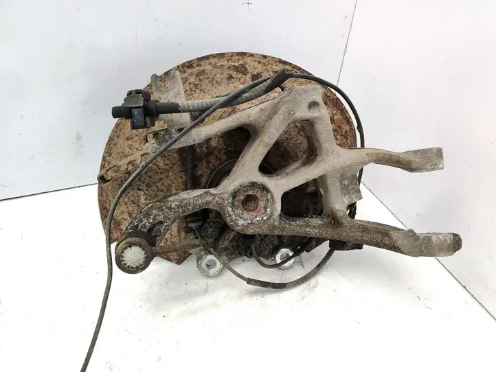 Peugeot 407 (2004 - 2011) Задний поворотный кулак — фото 6