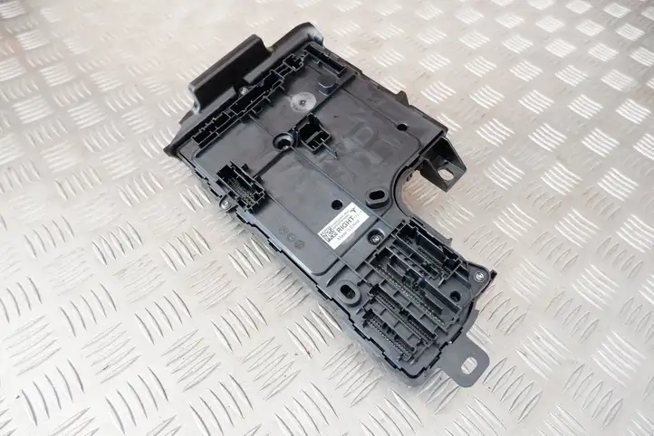 Tesla Model Y (2019 - 2024) 165765039A Модуль комфорта — фото 10
