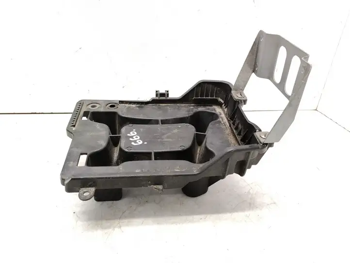 Volkswagen Up (2011 - ) 1S0915331B Площадка аккумулятора — фото 3