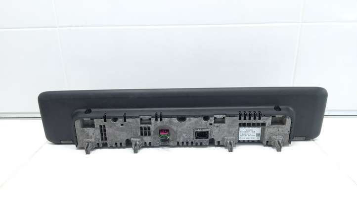 Mercedes-Benz EQC (2018 - )  A2479007104 Экран/ дисплей / маленький экран