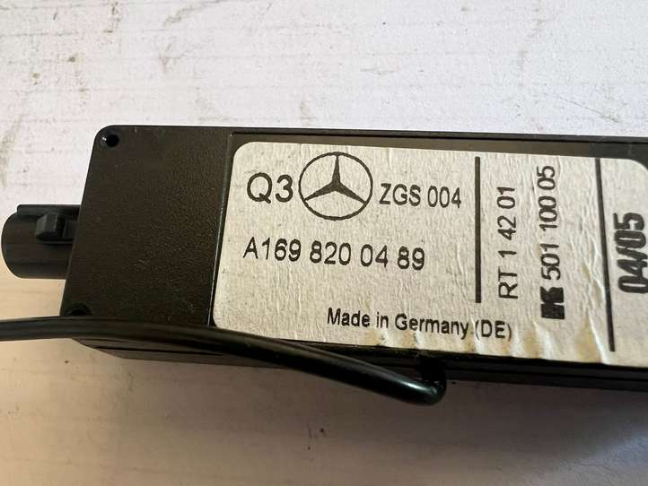 Mercedes-Benz A W169 (2004 - 2012)  A1698200489 Усилитель антенны