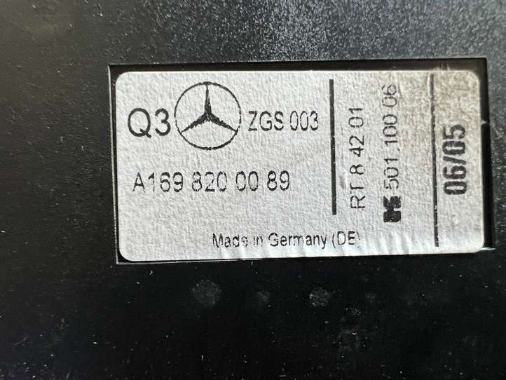 Mercedes-Benz A W169 (2004 - 2012)  A1698200089 Усилитель антенны