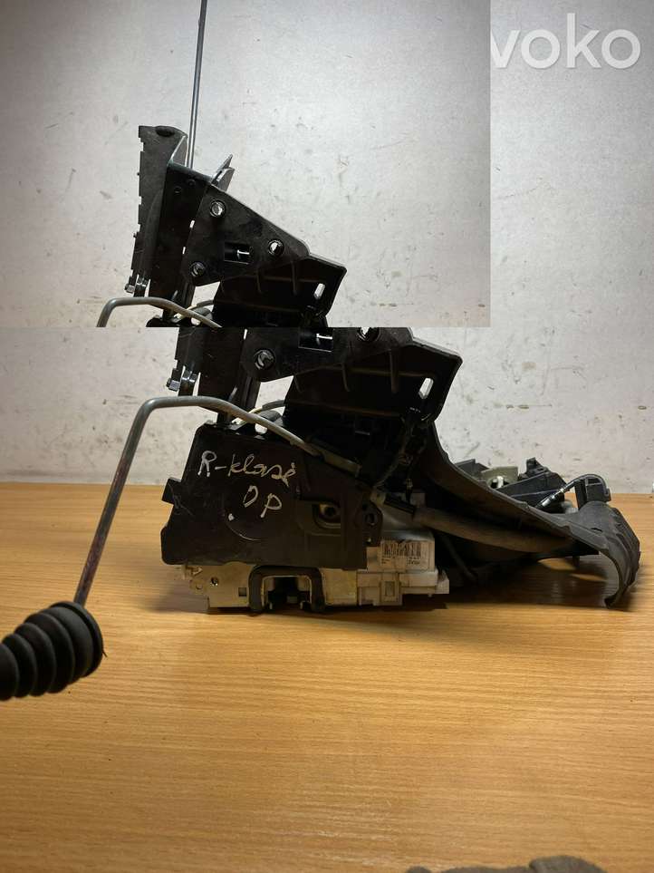 Mercedes-Benz R W251 (2005 - 2013)  A2517600104 Передняя звукоизоляция