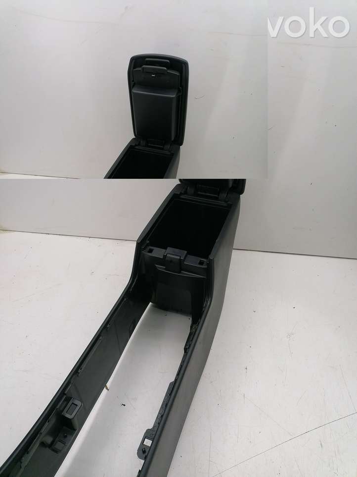 Mazda 3 (2006 - 2009)   Подлокотник