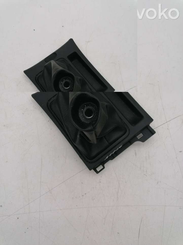 Mazda 3 (2006 - 2009)  BR5V64341 Рамка рычага переключения передач