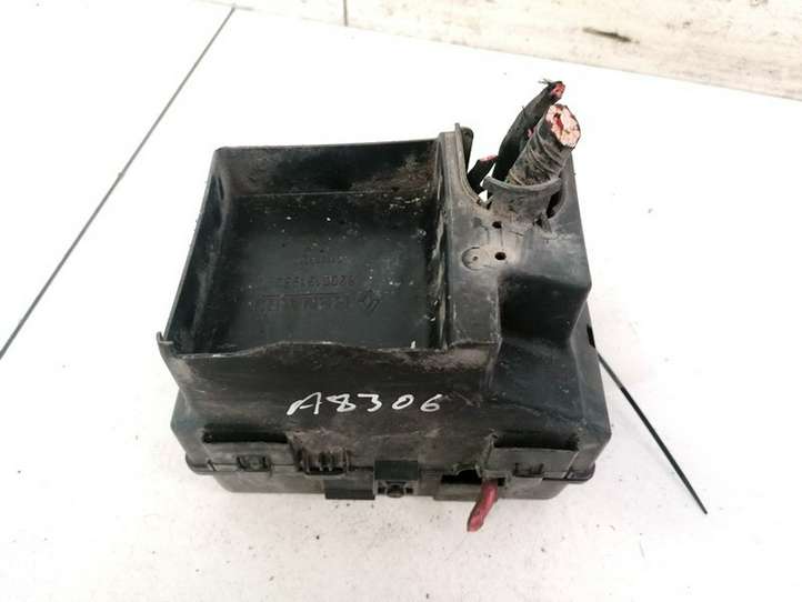 Renault Vel Satis (2002 - 2005)  8200131932 Ящик предохранителей (комплект)