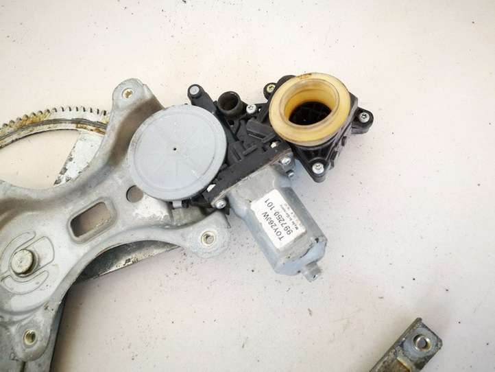 Toyota Corolla Verso AR10 (2004 - 2009)  698300f020 Механизм подъема окон задней двери