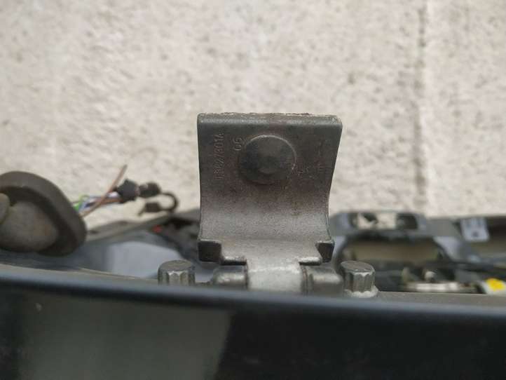 Seat Leon (1P) (2005 - 2012)   Петля (петли) задней крышки