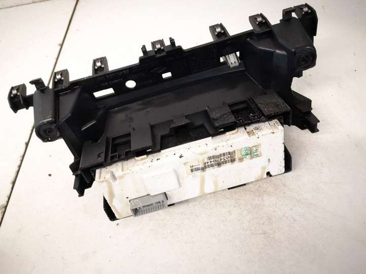 Renault Laguna (2007 - 2015)  280349044r Экран/ дисплей / маленький экран