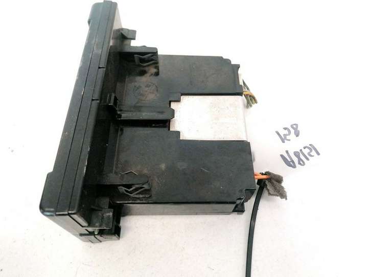 Volvo V50 (2004 - 2008)  30679647 Экран/ дисплей / маленький экран