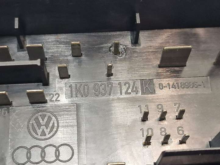 Volkswagen Golf V (2003 - 2009)  1K0937124K Блок предохранителей