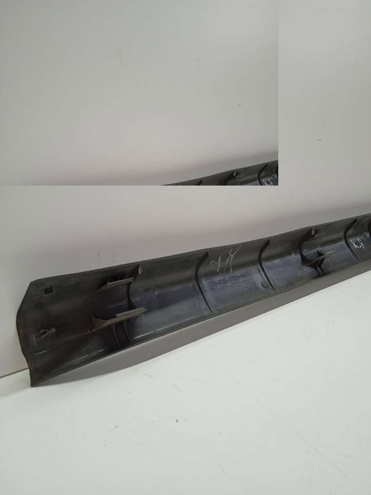 Toyota Prius (XW20) (2003 - 2009)  6791447020 Отделка переднего порога (внутренняя)