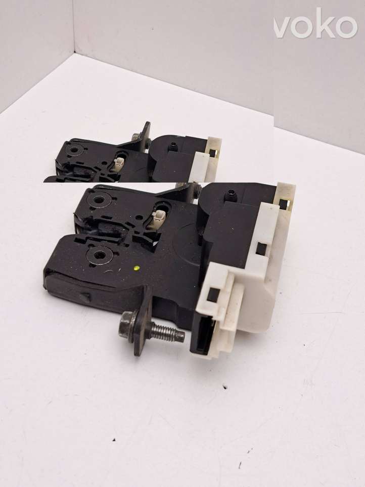 Nissan Micra (2003 - 2007)  90502AV710 Замок задней крышки