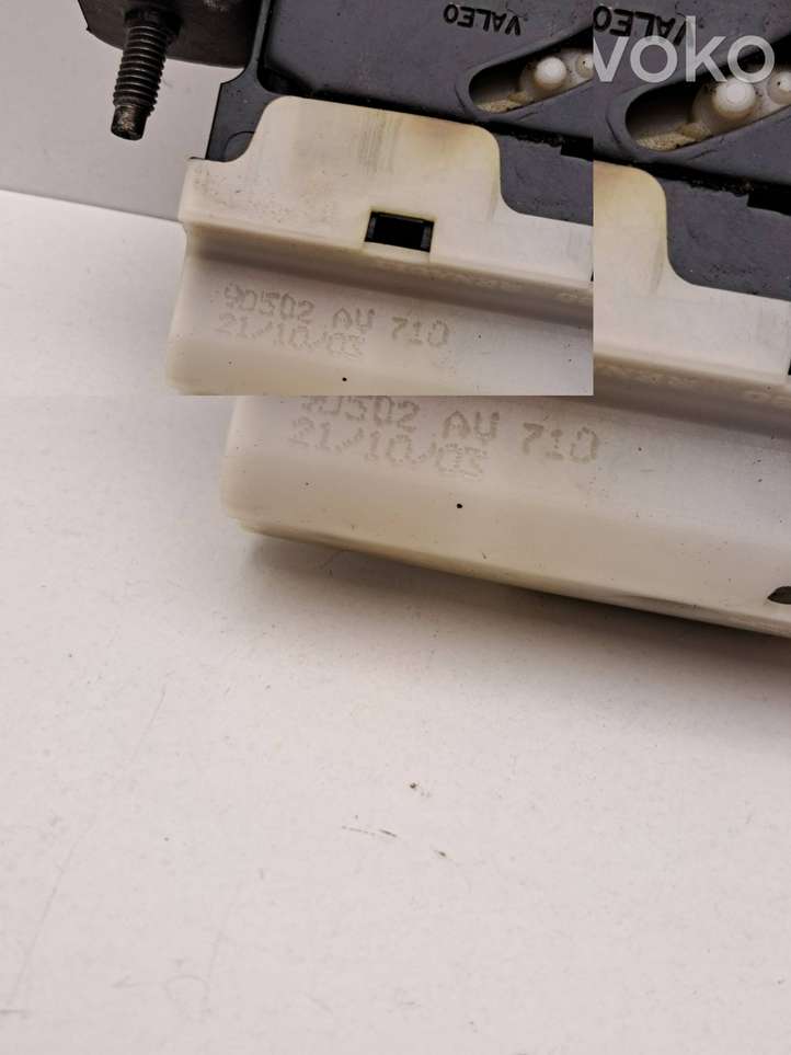 Nissan Micra (2003 - 2007)  90502AV710 Замок задней крышки