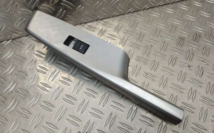 Toyota Prius+ (ZVW40) (2011 - 2018)  7427147070 Кнопка стеклоподъемников