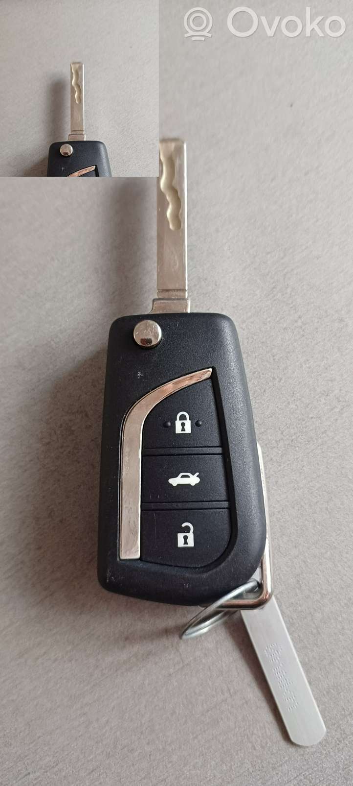 Toyota Verso (2012 - 2015)   Ключ / карточка зажигания
