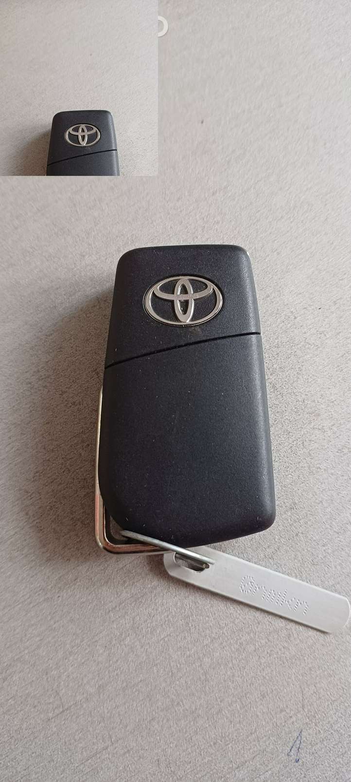 Toyota Verso (2012 - 2015)   Ключ / карточка зажигания