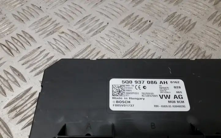 Volkswagen PASSAT B8 (2015 - ) 5Q0937086AH Модуль комфорта — фото 3