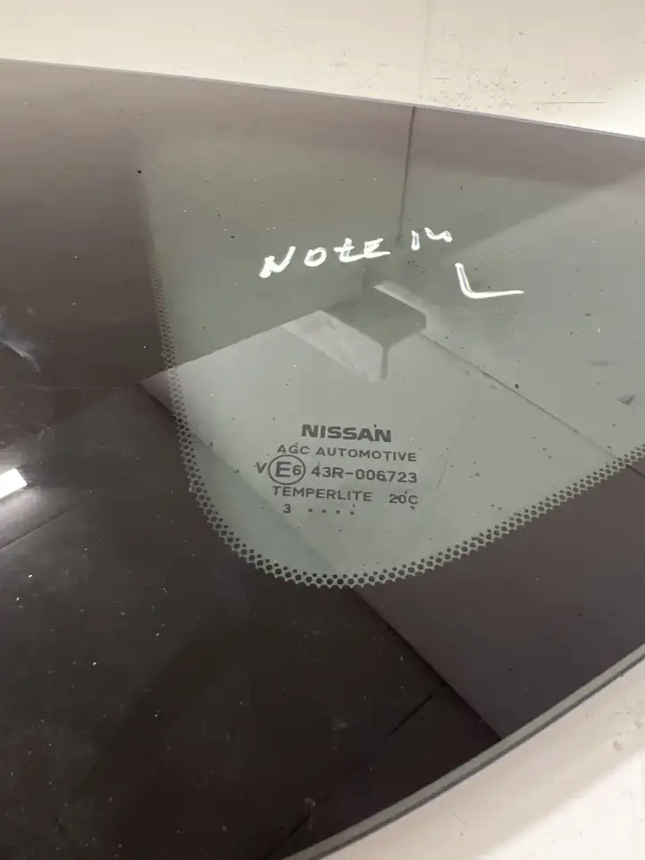 Nissan Note (E12) (2014 - 2018) 43R006723 Заднее боковое стекло — фото 2