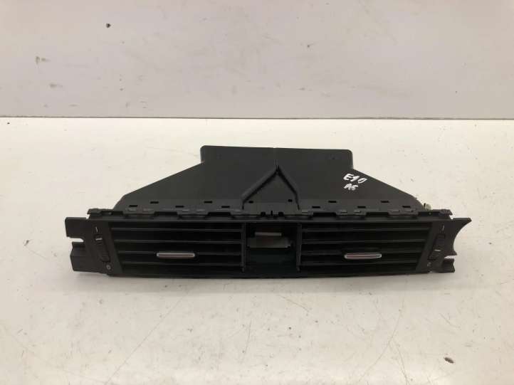 9130464 BMW 3 E90 E91 Lango oro grotelės